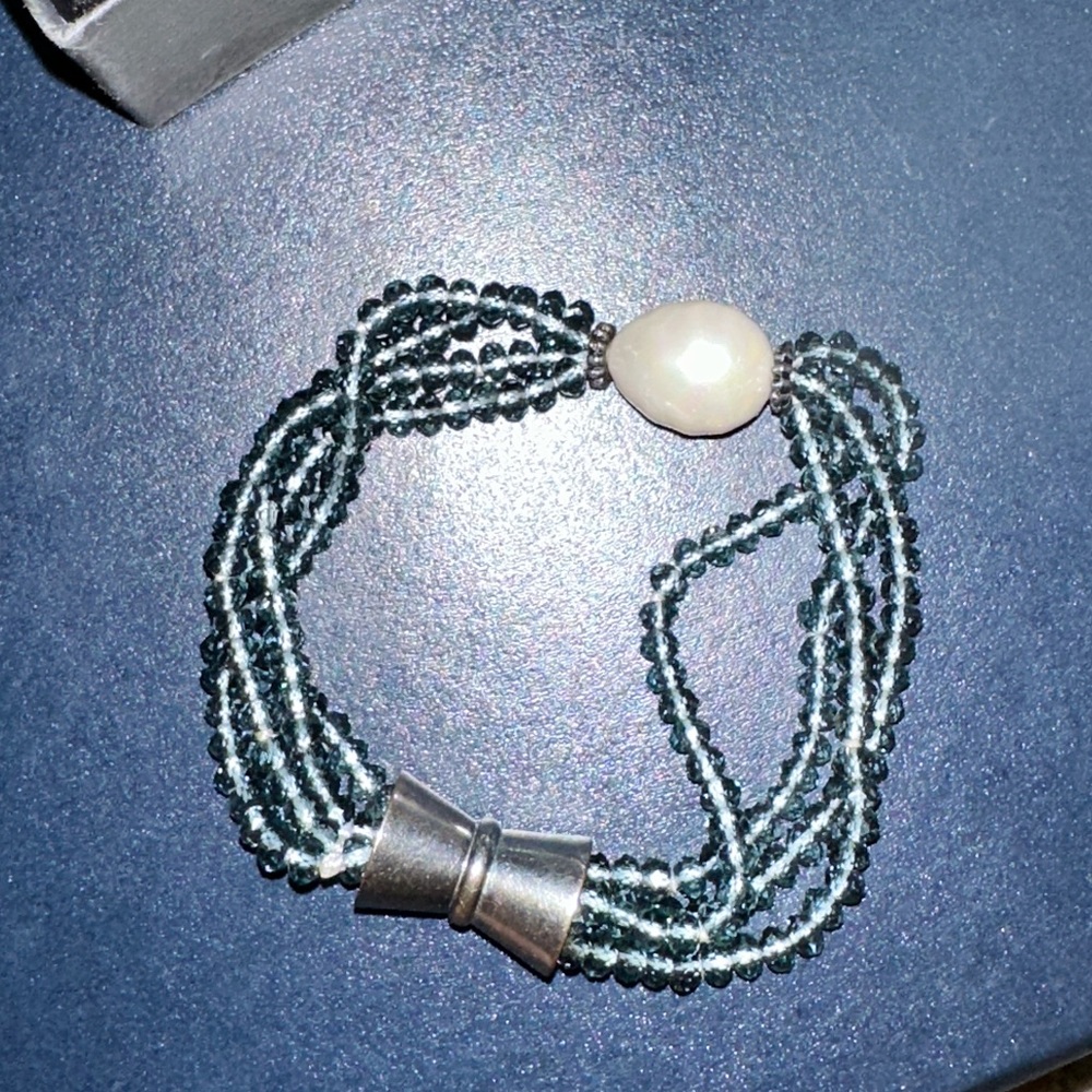 Multi-Strand Green Beaded Bracelet with Pearl Accent